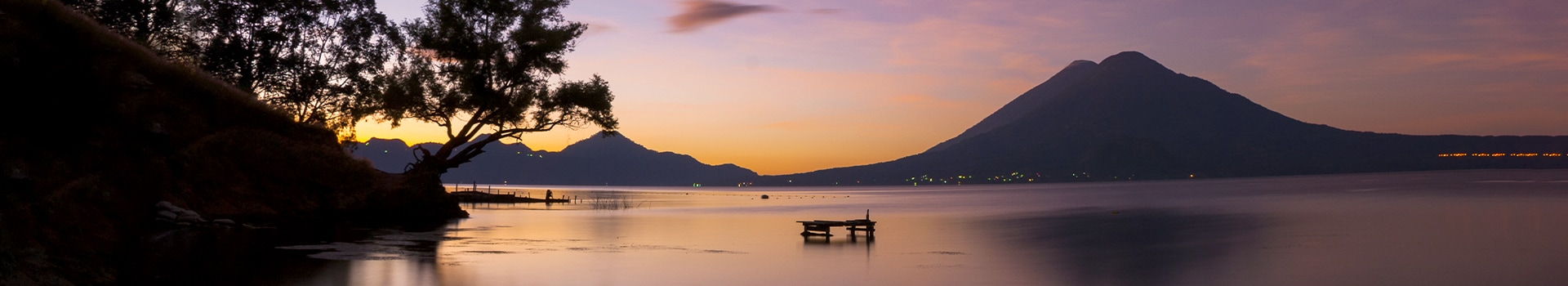 March in **Lago de Atitlán**