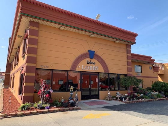 Gallery - A Victory Inn - West Dearborn