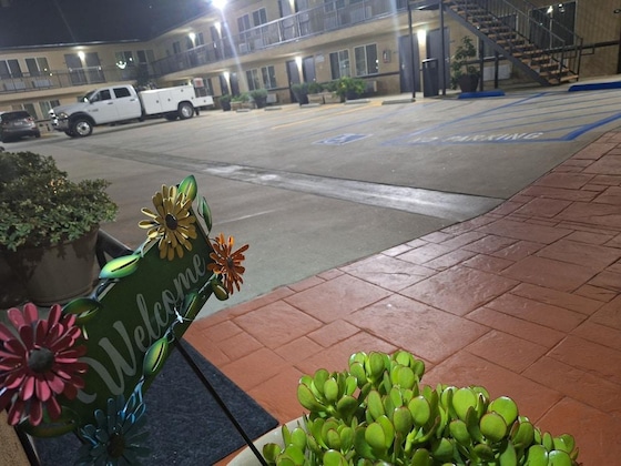 Gallery - Portofino Inn Burbank