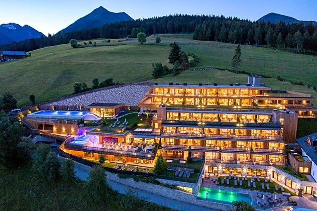 Gallery - Tratterhof Mountain Sky Hotel