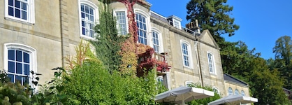 Combe Grove Hotel
