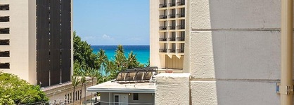 Castle Bamboo Waikīkī Hotel