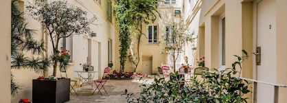 Hotel The Originals Paris Eiffel Tower Lecourbe