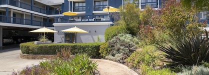 Mariposa Inn & Suites