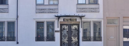 Hotel 1110 - Adults Only