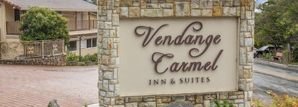 Vendange Carmel Inn & Suites