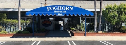 Foghorn Harbor Inn