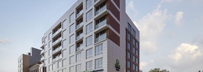 Holiday Inn Express & Suites Woodside Laguardia Airport By Ihg