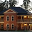 Carlyle Suites & Apartments