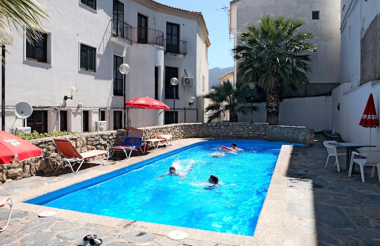 Swimming pools - 1